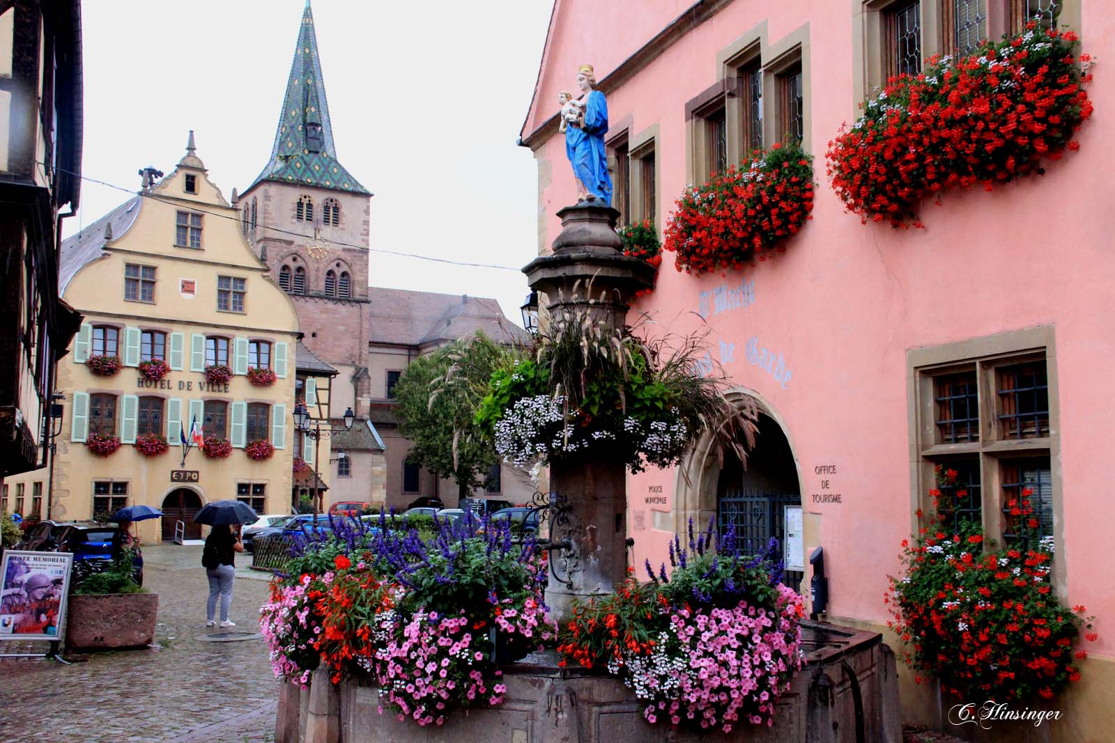 L'églis et la fontaine de Turckheim